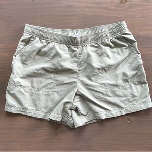 Columbia Sandy River Women’s Outdoor Hiking Shorts in Beige - Size Medium